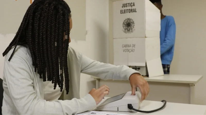 Ser mesário vale a pena? Saiba os benefícios para quem trabalha nas eleições